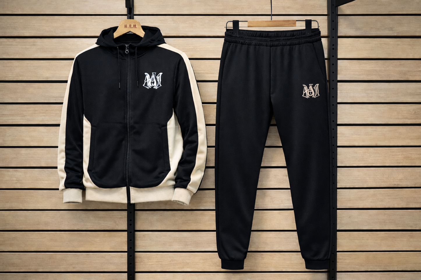Amiri a capuche