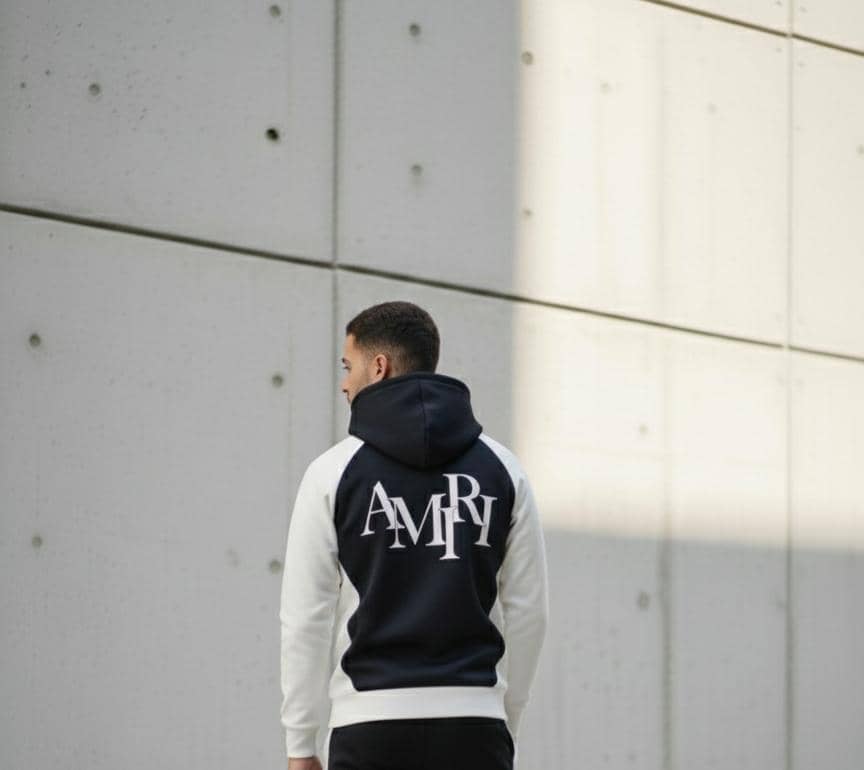 Amiri a capuche